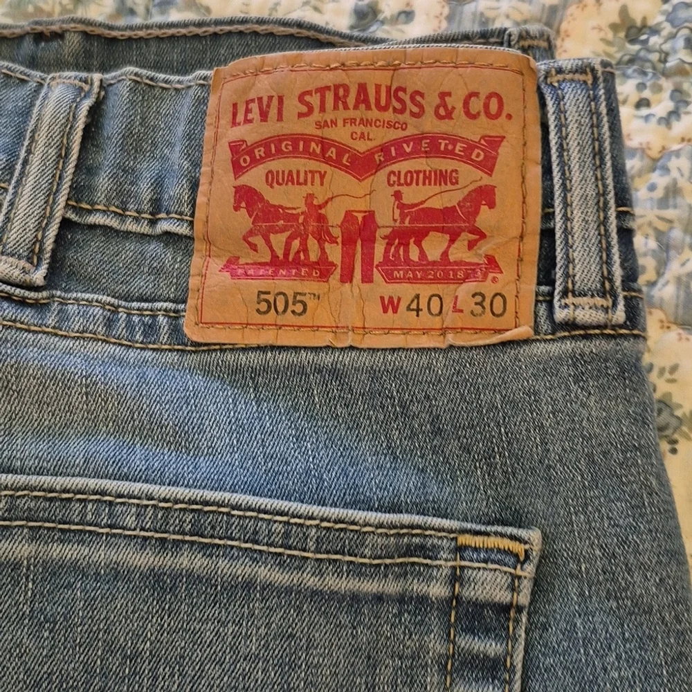 Levi's Men's Blue Jeans 505's Mid Wash. Sz 40